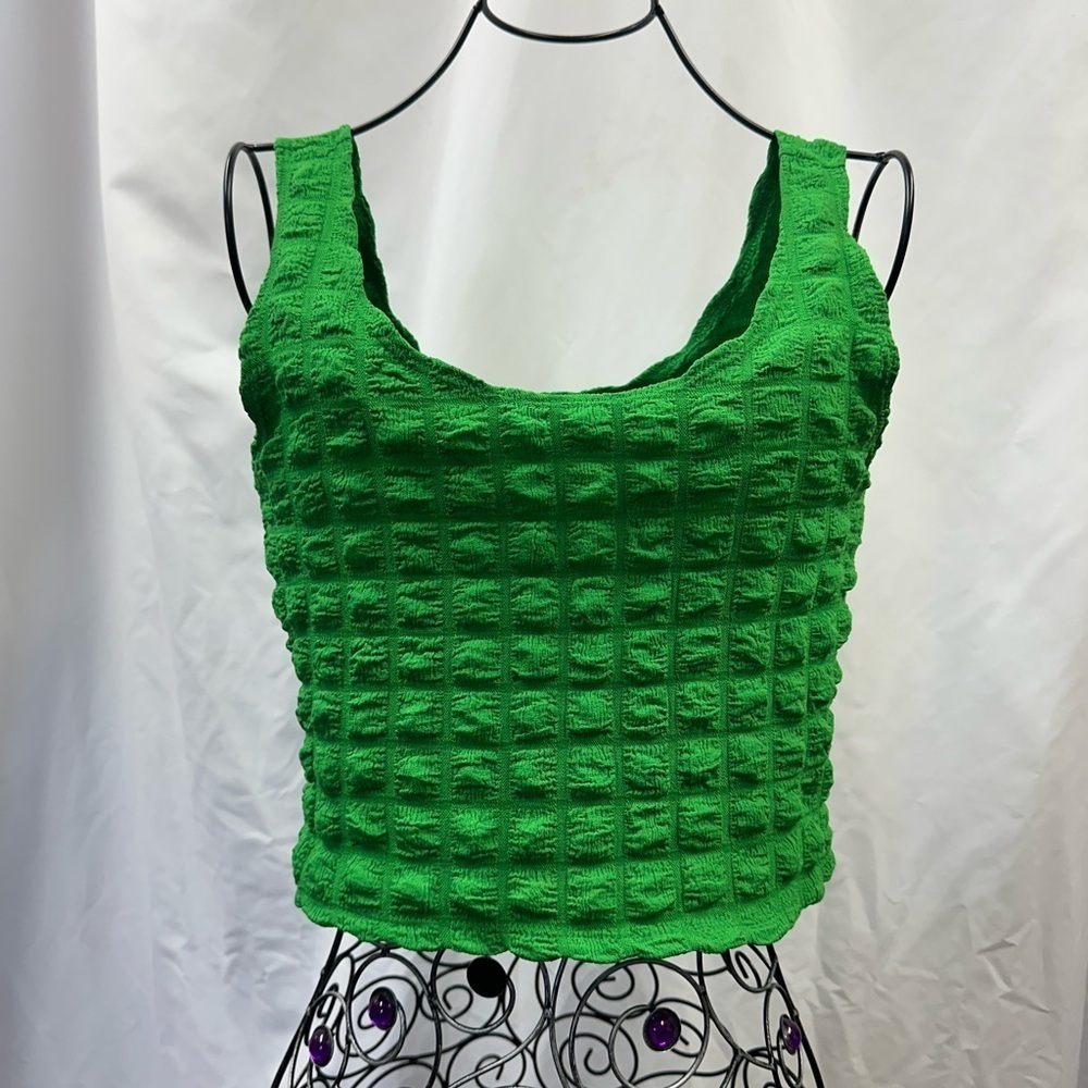 Antistar green textured crop tank size M